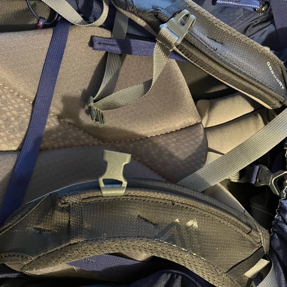 Deva 70 REI backpack with rain cover - Picture 7 of 10